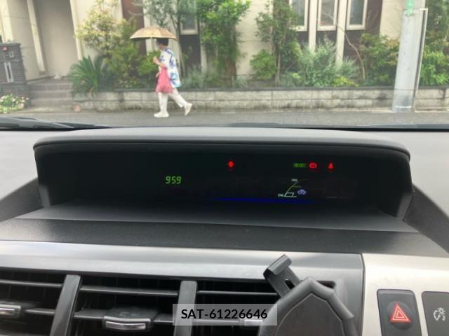 Toyota PRIUS ALPHA 2013-10 8563279-24