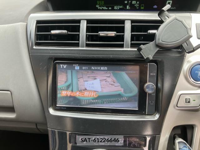 Toyota PRIUS ALPHA 2013-10 8563279-26