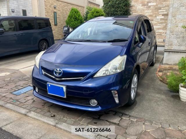 Toyota PRIUS ALPHA 2013-10 8563279-2