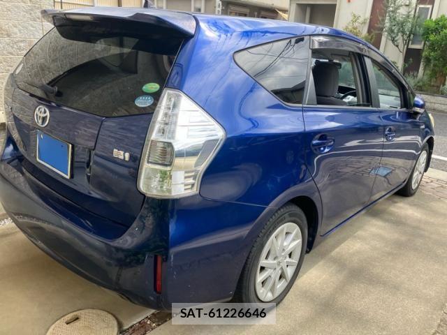 Toyota PRIUS ALPHA 2013-10 8563279-6