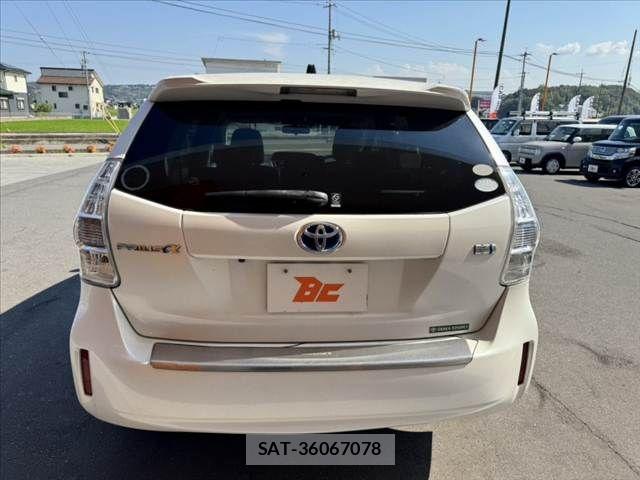 Toyota PRIUS ALPHA 2011-09 8563289-13