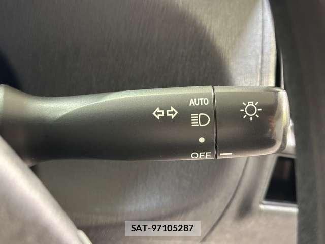 Toyota PRIUS ALPHA 2018-03 8563273-11