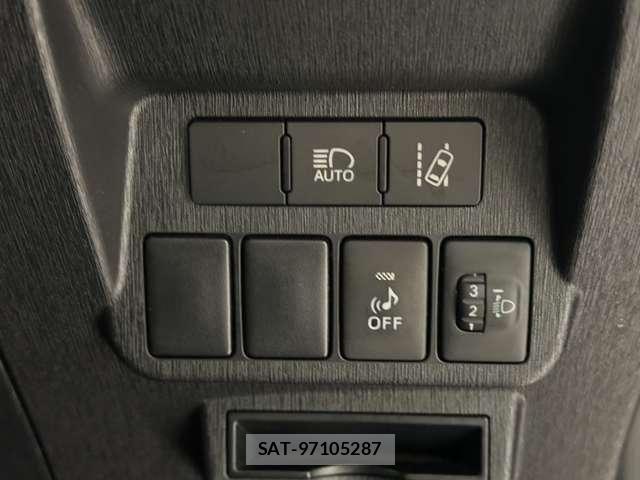 Toyota PRIUS ALPHA 2018-03 8563273-13