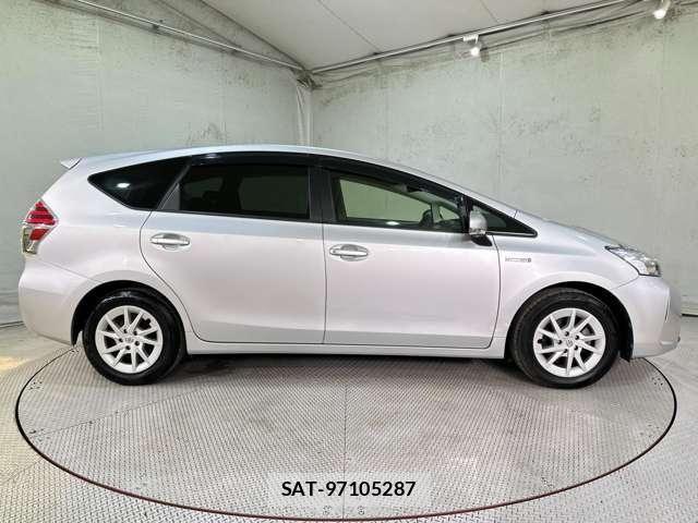 Toyota PRIUS ALPHA 2018-03 8563273-3