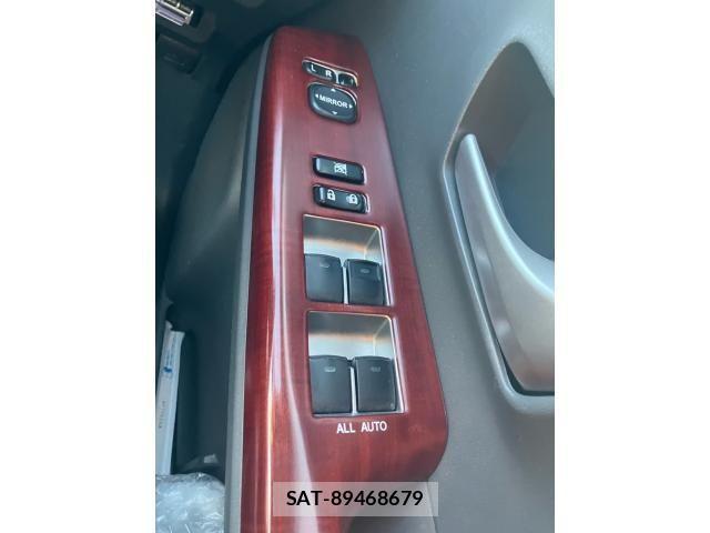 Toyota PRIUS ALPHA 2011-12 8563285-26