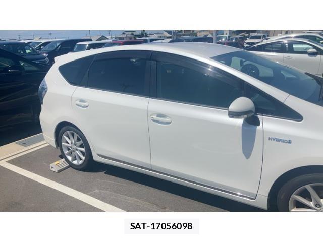 Toyota PRIUS ALPHA 2012-01 8563282-6