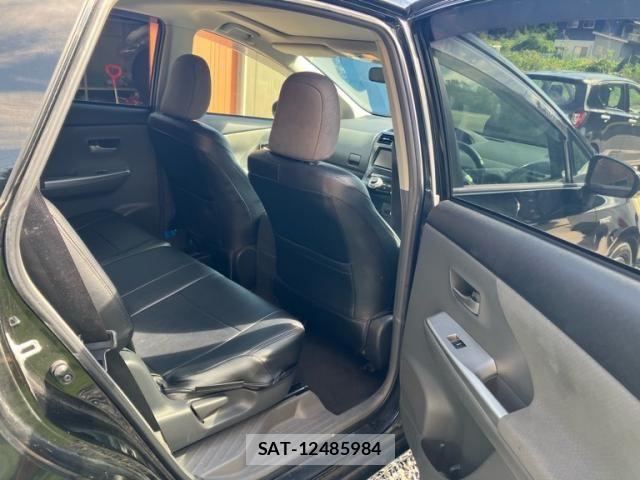 Toyota PRIUS ALPHA 2011-12 8563290-11