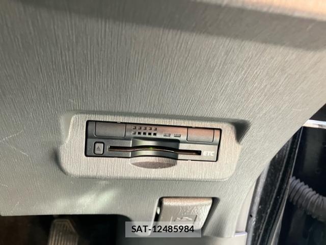 Toyota PRIUS ALPHA 2011-12 8563290-17