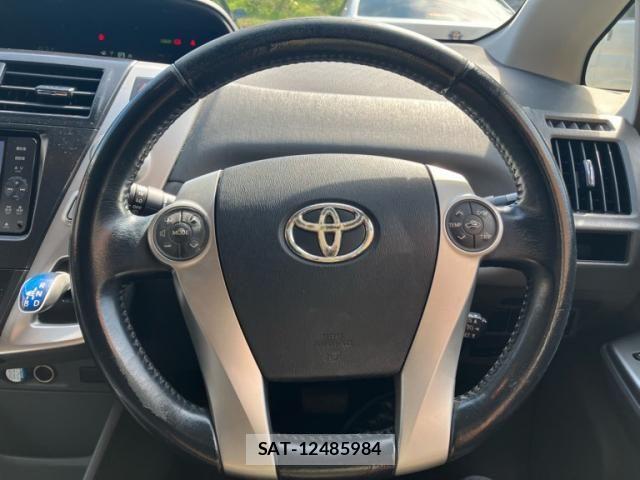 Toyota PRIUS ALPHA 2011-12 8563290-18