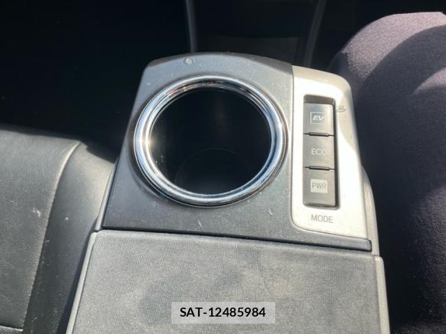Toyota PRIUS ALPHA 2011-12 8563290-19