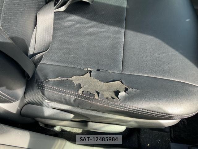 Toyota PRIUS ALPHA 2011-12 8563290-24