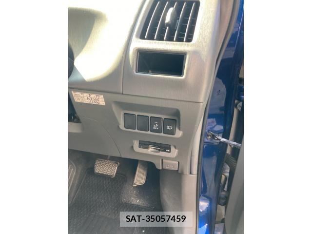 Toyota PRIUS ALPHA 2012-04 8563293-12