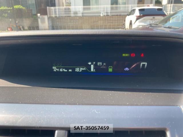 Toyota PRIUS ALPHA 2012-04 8563293-21
