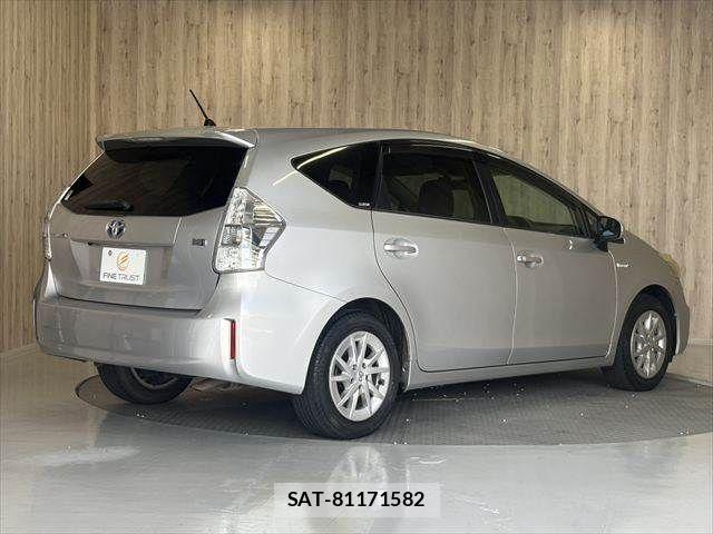 Toyota PRIUS ALPHA 2011-06 8563284-17