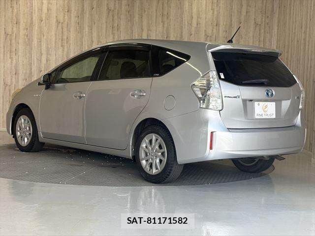 Toyota PRIUS ALPHA 2011-06 8563284-19