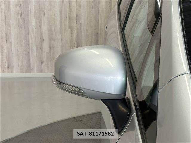 Toyota PRIUS ALPHA 2011-06 8563284-23