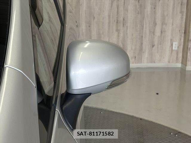 Toyota PRIUS ALPHA 2011-06 8563284-24