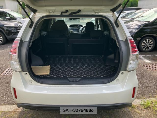 Toyota PRIUS ALPHA 2014-12 8563277-11
