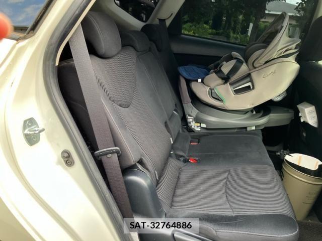Toyota PRIUS ALPHA 2014-12 8563277-14
