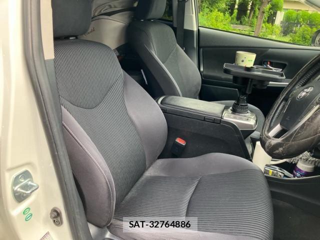 Toyota PRIUS ALPHA 2014-12 8563277-15