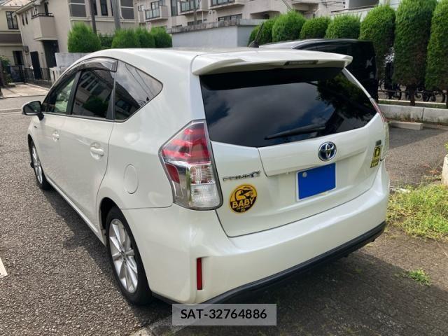 Toyota PRIUS ALPHA 2014-12 8563277-3