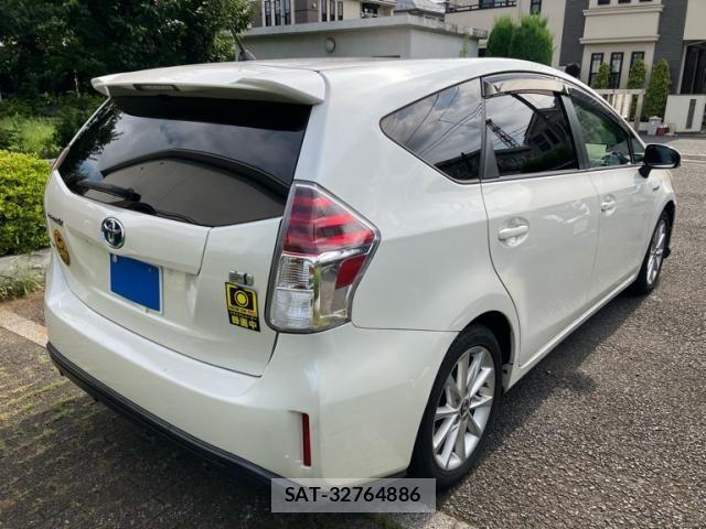 Toyota PRIUS ALPHA 2014-12 8563277-4