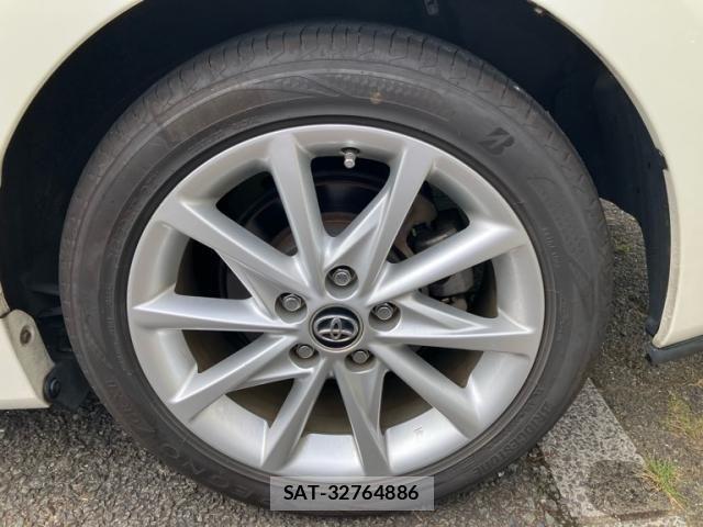 Toyota PRIUS ALPHA 2014-12 8563277-8