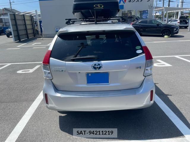 Toyota PRIUS ALPHA 2013-12 8628515-9