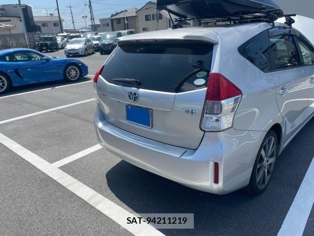 Toyota PRIUS ALPHA 2013-12 8628515-10
