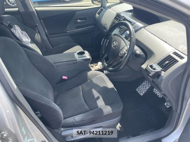 Toyota PRIUS ALPHA 2013-12 8628515-13