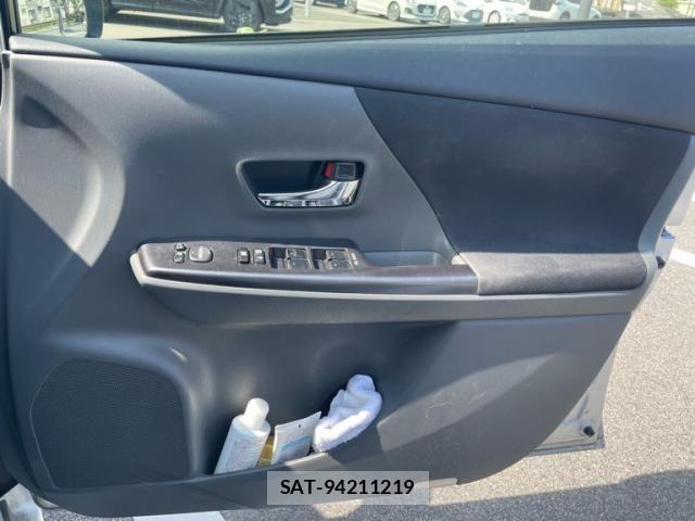 Toyota PRIUS ALPHA 2013-12 8628515-15