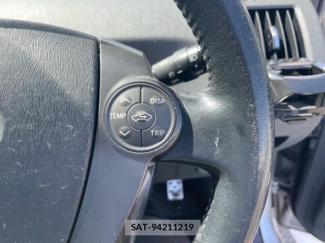 Toyota PRIUS ALPHA 2013-12 8628515-19