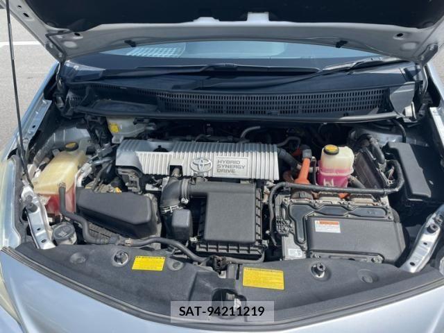 Toyota PRIUS ALPHA 2013-12 8628515-3