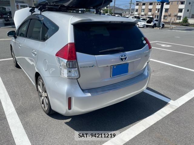 Toyota PRIUS ALPHA 2013-12 8628515-8