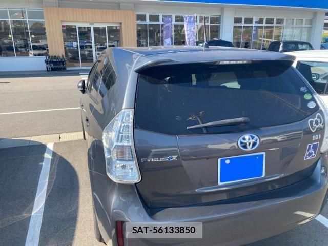 Toyota PRIUS ALPHA 2013-08 8628507-1
