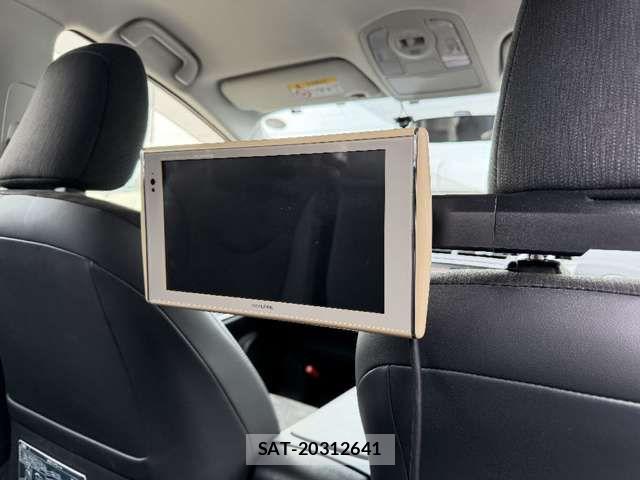 Toyota PRIUS ALPHA 2016-03 8628496-11