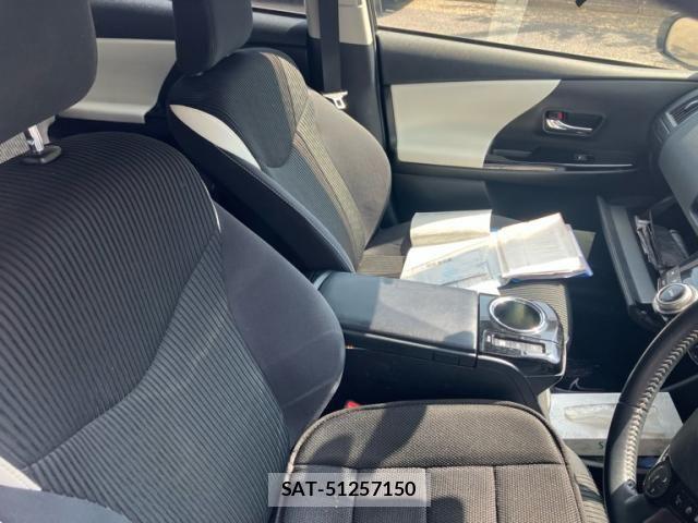 Toyota PRIUS ALPHA 2018-02 8628498-18