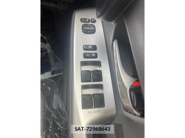 Toyota PRIUS ALPHA 2012-10 8661125-18
