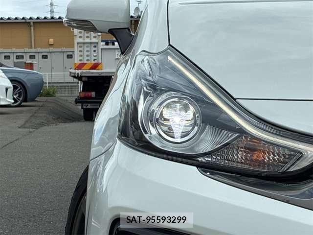 Toyota PRIUS ALPHA 2019-06 8661116-27