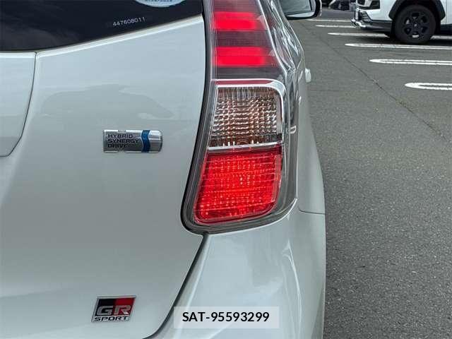 Toyota PRIUS ALPHA 2019-06 8661116-5