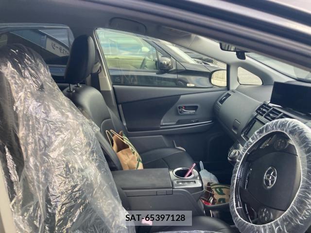 Toyota PRIUS ALPHA 2014-09 8666773-15