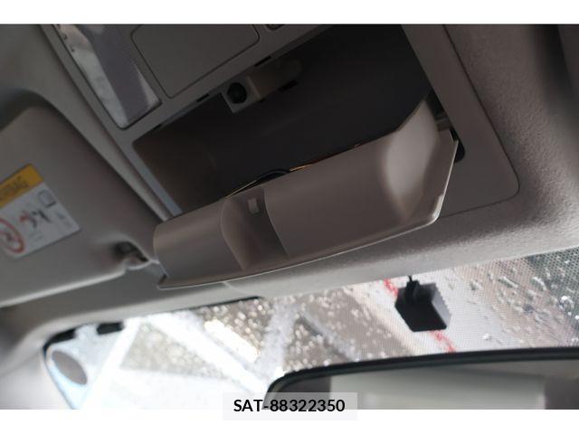 Toyota PRIUS ALPHA 2017-12 8661115-16