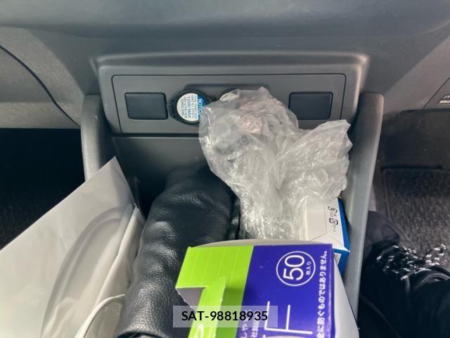 Toyota PRIUS ALPHA 2012-02 8661133-21