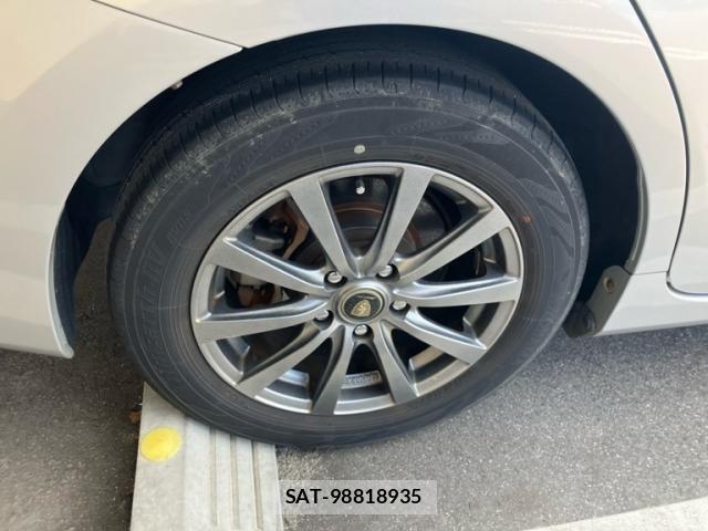 Toyota PRIUS ALPHA 2012-02 8661133-4