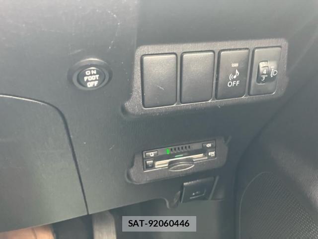 Toyota PRIUS ALPHA 2017-03 8661119-12
