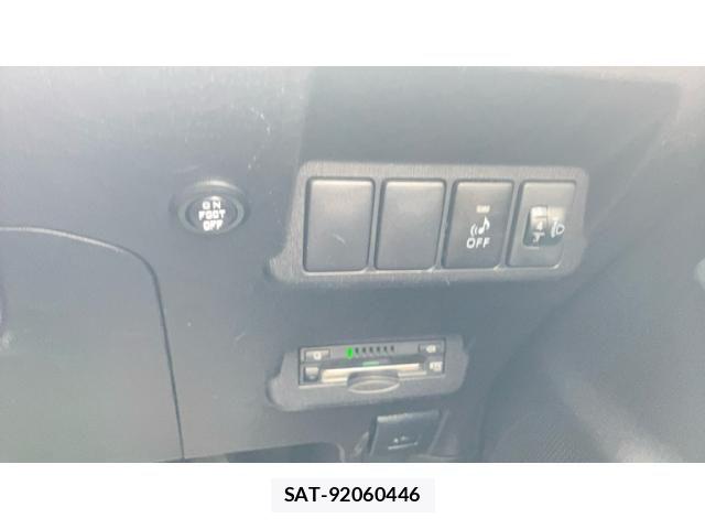 Toyota PRIUS ALPHA 2017-03 8661119-15