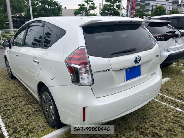 Toyota PRIUS ALPHA 2017-03 8661119-2