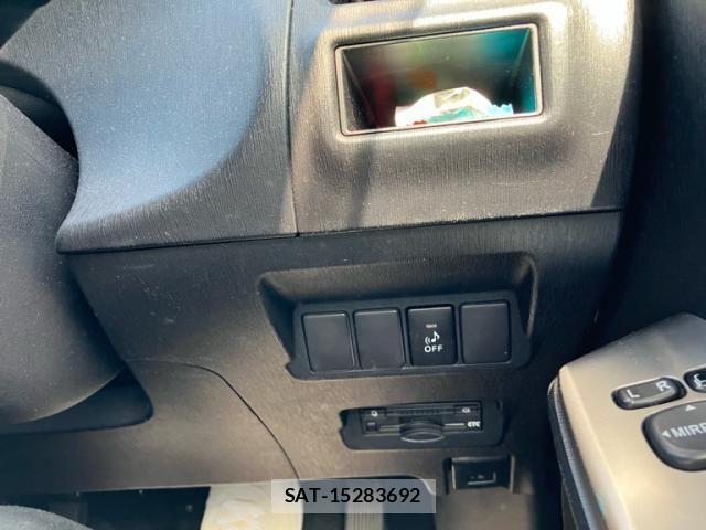 Toyota PRIUS ALPHA 2015-11 8661118-10