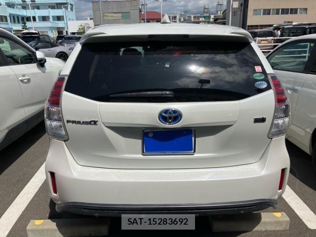 Toyota PRIUS ALPHA 2015-11 8661118-1