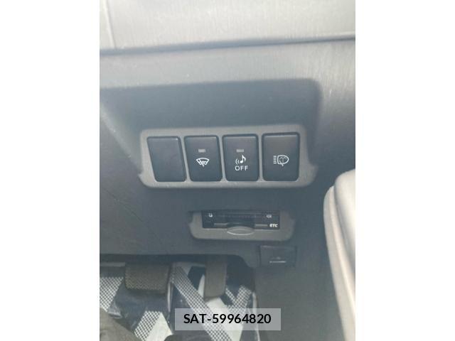 Toyota PRIUS ALPHA 2011-06 8661138-20